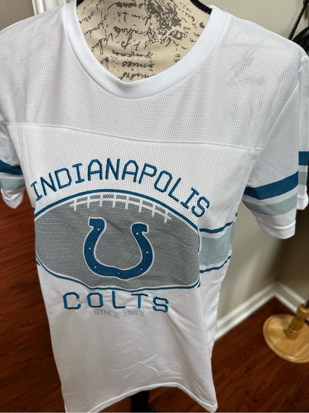 Indianapolis Colts Graphic Football Tee Shirt - White & Blue Women’s Fandom - Picture 7 of 9